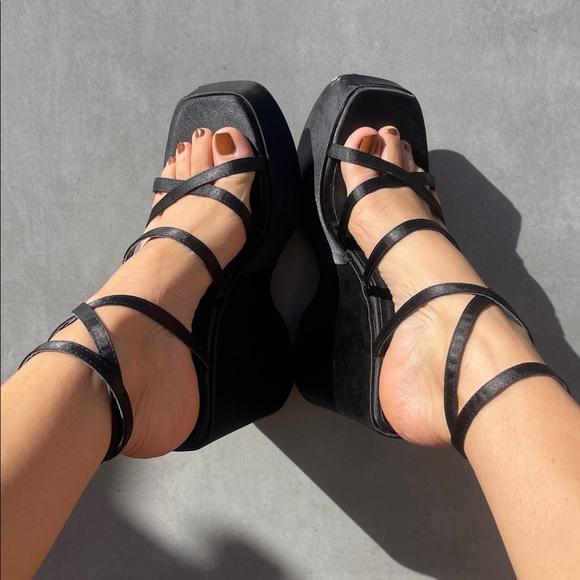Bershka strap up detail chunky satin sandal in black - Picture 6 of 6